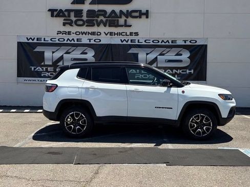 Used 2025 Jeep Compass Trailhawk AWD/4WD image 6