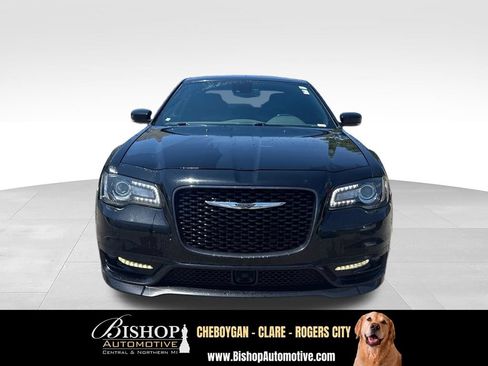 Used 2018 Chrysler 300 S w/ Safetytec Plus Group AWD/4WD image 9
