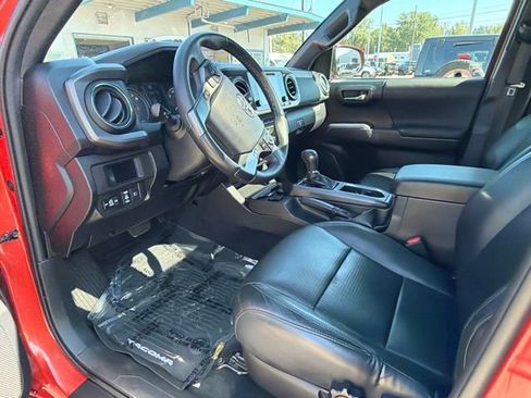 Used 2018 Toyota Tacoma TRD Off-Road w/ TRD Premium Off Road Package AWD/4WD image 18
