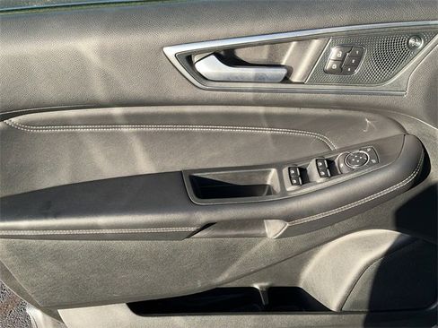 Used 2024 Ford Edge Titanium image 12