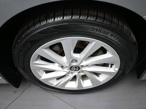 Used 2021 Toyota Camry LE image 13