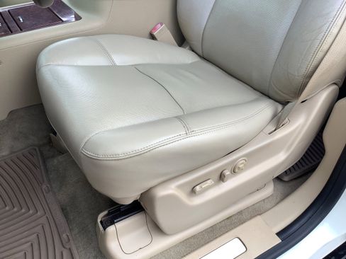 Used 2012 Chevrolet Avalanche LTZ image 10