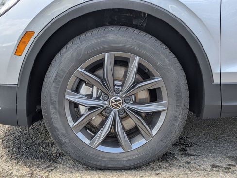 Used 2023 Volkswagen Tiguan SE w/ Panoramic Sunroof Package AWD/4WD image 36