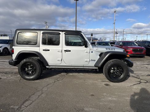 Used 2024 Jeep Wrangler Unlimited AWD/4WD image 7