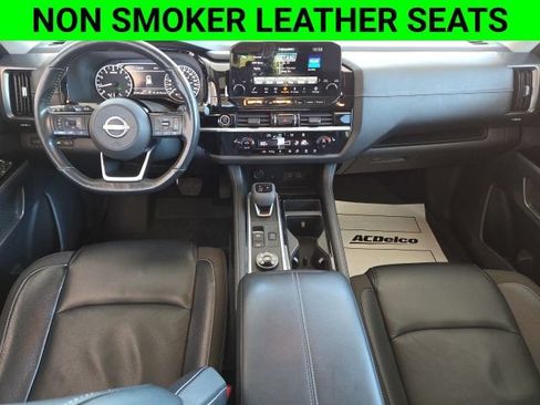 Used 2022 Nissan Pathfinder SL AWD/4WD image 2