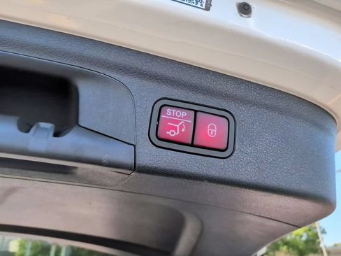 Used 2024 Mercedes-Benz GLE 350 4MATIC image 17