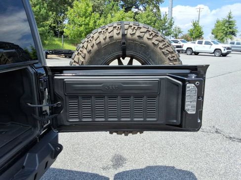 Used 2018 Jeep Wrangler Unlimited Rubicon AWD/4WD image 18