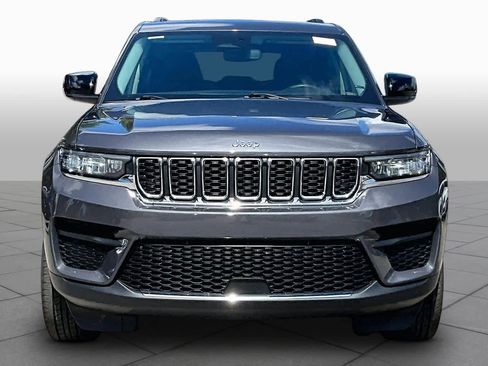 Used 2023 Jeep Grand Cherokee Laredo RWD image 4