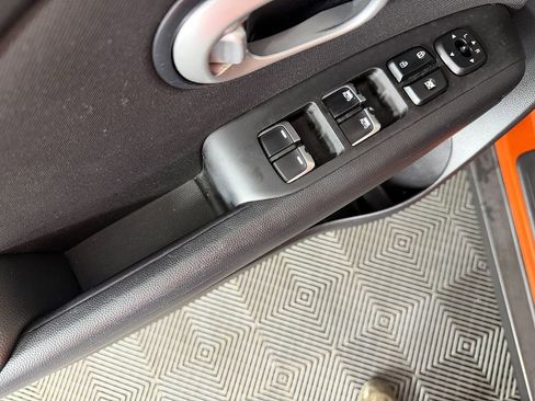 Used 2018 Kia Soul + FWD image 28