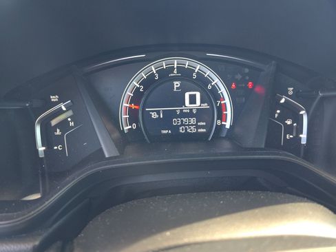 Used 2017 Honda CR-V LX image 2