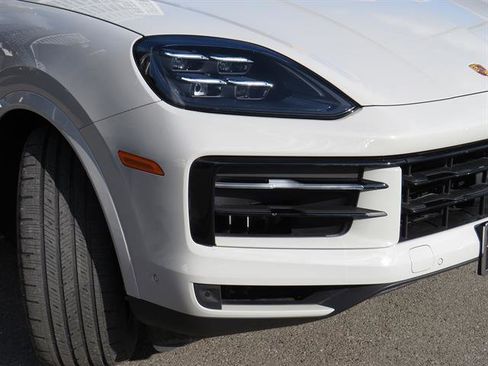 Used 2024 Porsche Cayenne S image 27