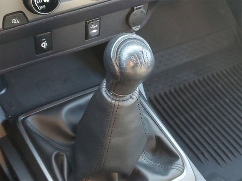 Used 2016 Toyota Tacoma TRD Sport image 31