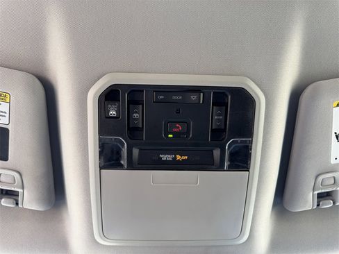 Used 2023 Toyota Tundra Limited image 31