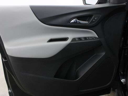 Used 2023 Chevrolet Equinox LT FWD image 16