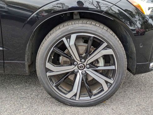 Certified 2023 Volvo XC60 B5 Ultimate w/ Climate Package image 12