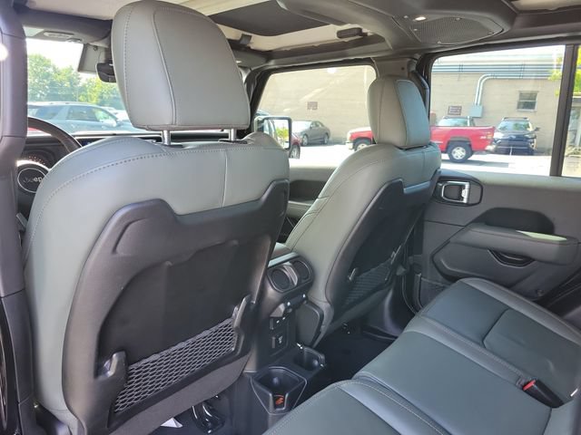 Used 2025 Jeep Gladiator Mojave AWD/4WD image 28