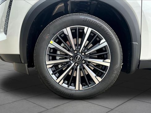 New 2026 Nissan Pathfinder Platinum FWD image 9