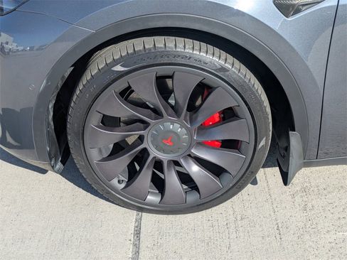 Used 2021 Tesla Model Y Performance image 11