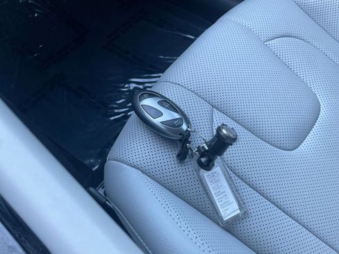 Used 2025 Hyundai Elantra Limited image 22