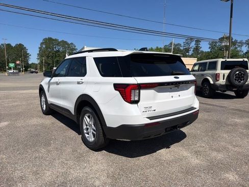New 2026 Ford Explorer Active RWD image 8