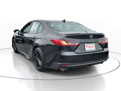 Used 2025 Toyota Camry SE FWD image 3