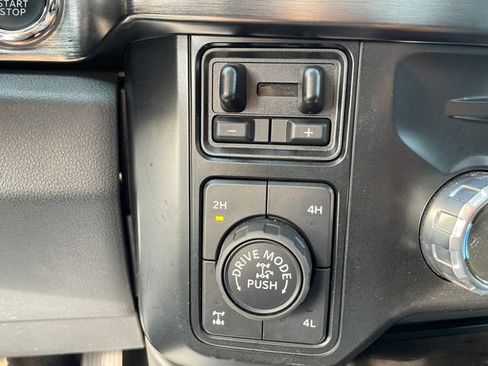Used 2023 Ford F250 Lariat w/ Lariat Ultimate Package AWD/4WD image 22
