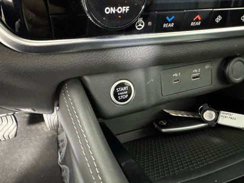 Used 2023 Nissan Rogue SL w/ SL Premium Package image 22