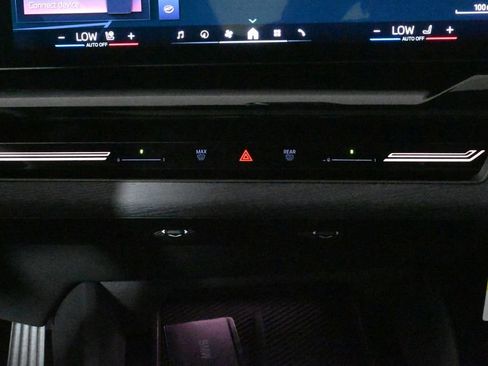 Used 2026 BMW 530i xDrive w/ Premium Package image 25