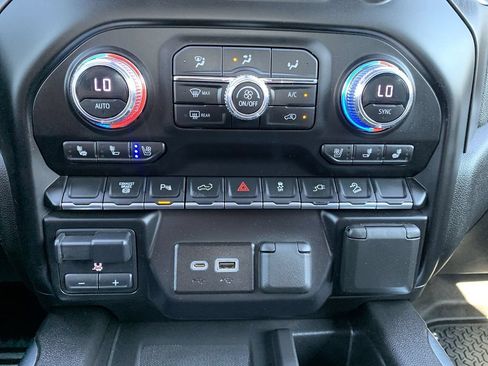 Used 2023 GMC Sierra 3500 AT4 w/ AT4 Preferred Package AWD/4WD image 27
