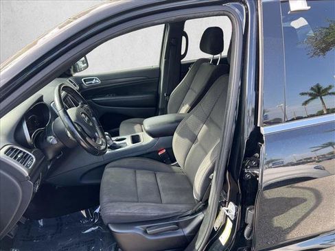 Used 2018 Jeep Grand Cherokee Laredo RWD image 11
