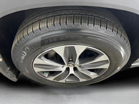 Used 2020 Toyota Highlander XLE image 20