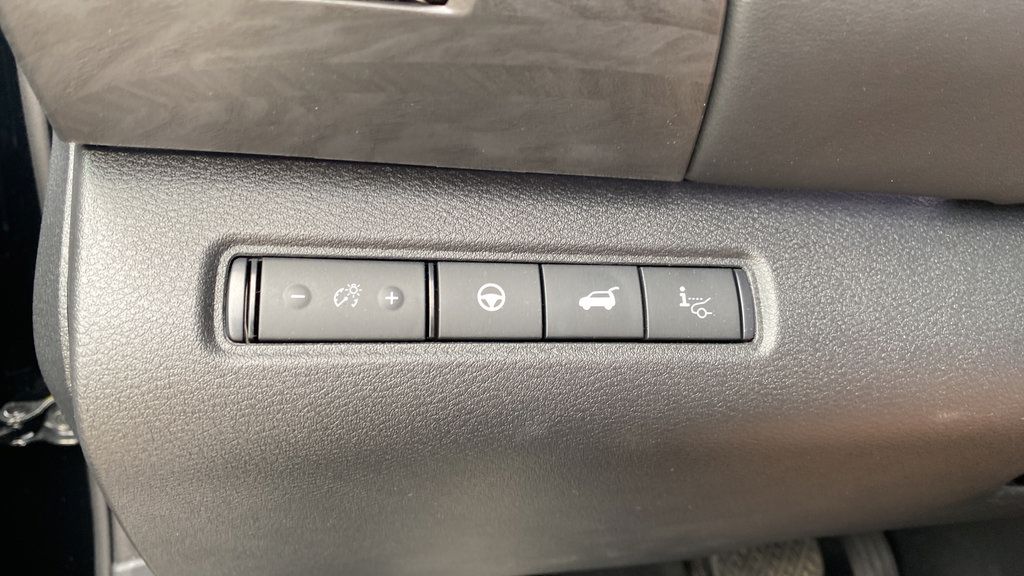 Used 2026 Nissan Pathfinder Platinum w/ Lighting Package AWD/4WD image 31