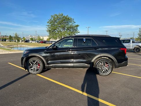 Certified 2025 Ford Explorer ST-Line w/ ST-Line Street Pack AWD/4WD image 10