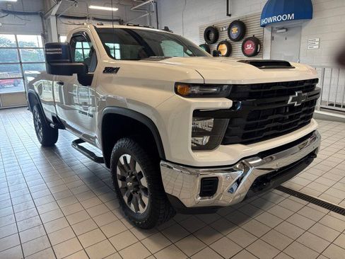 Used 2025 Chevrolet Silverado 2500 W/T AWD/4WD image 1