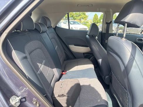Used 2024 Hyundai Venue Limited FWD image 13