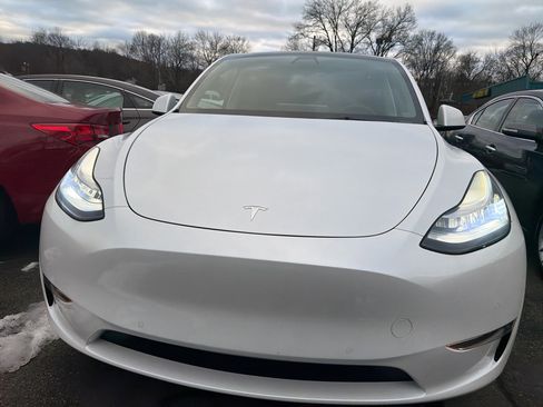 Used 2021 Tesla Model Y Long Range image 2