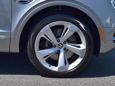 Used 2019 Bentley Bentayga image 49
