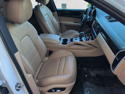 Used 2019 Porsche Cayenne AWD/4WD image 21