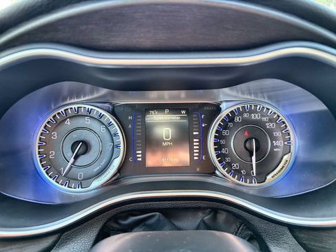 Used 2016 Chrysler 200 Limited w/ Convenience Group FWD image 10