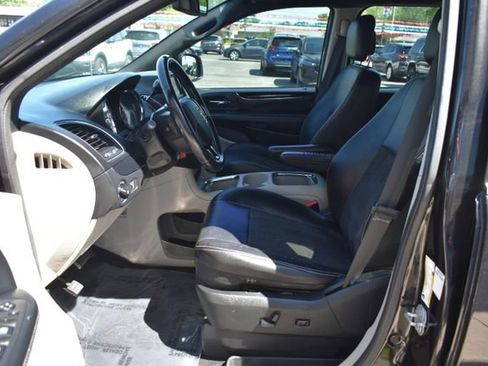 Used 2019 Dodge Grand Caravan SXT FWD image 16