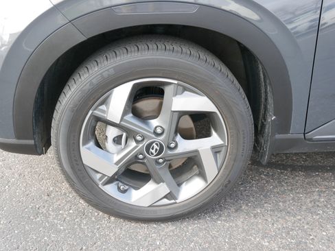 Used 2024 Hyundai Venue Limited image 9