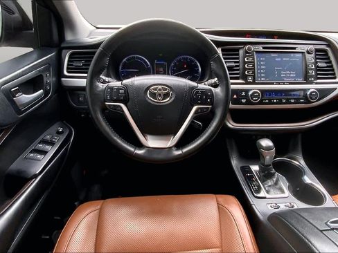Used 2018 Toyota Highlander Limited Platinum AWD/4WD image 6