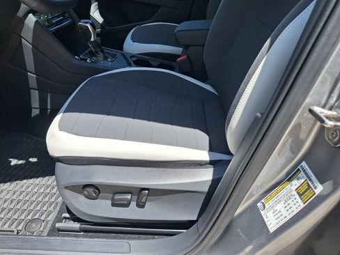 Certified 2025 Volkswagen Taos SE FWD image 28