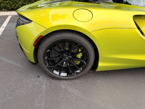 Used 2023 McLaren Artura image 12