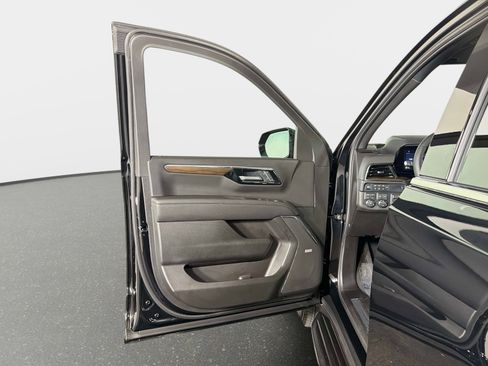 Used 2026 Chevrolet Suburban High Country w/ Sun And Tow Package AWD/4WD image 39