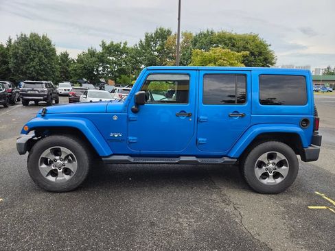 Used 2016 Jeep Wrangler Unlimited Sahara w/ Max Tow Package AWD/4WD image 3