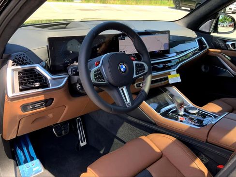 Used 2025 BMW X5 M Competition w/ Executive Package image 9