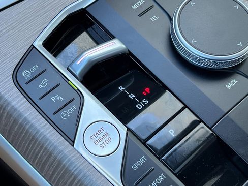 Used 2026 BMW 330i Sedan w/ Premium Package image 24