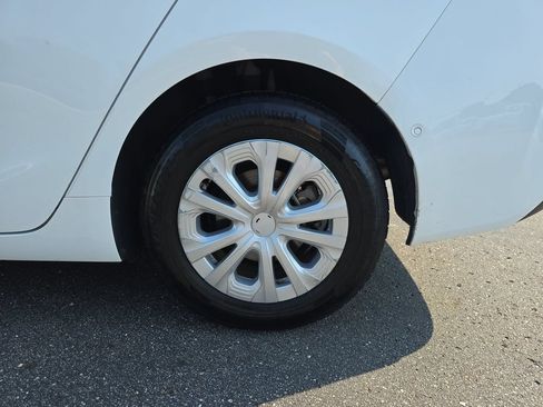 Used 2022 Toyota Prius LE FWD image 33