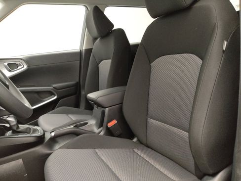 Used 2025 Kia Soul LX w/ LX Technology Package FWD image 17